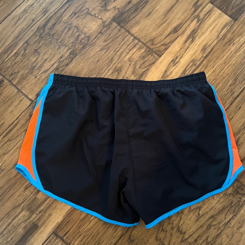 Nike dri fit size large women’s shorts - Picture 3 of 3